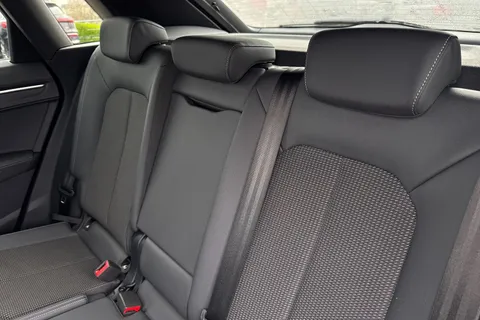 YG23VGE Audi Q3 S line 40 TFSI quattro 190 PS S tronic Thumbnail #19