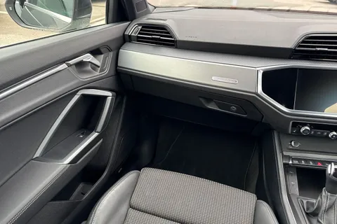 YG23VGE Audi Q3 S line 40 TFSI quattro 190 PS S tronic Thumbnail #20