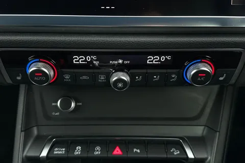 YG23VGE Audi Q3 S line 40 TFSI quattro 190 PS S tronic Thumbnail #22