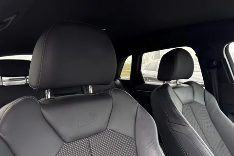 YG23VGE Audi Q3 S line 40 TFSI quattro 190 PS S tronic Thumbnail #24