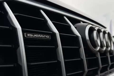 YG23VGE Audi Q3 S line 40 TFSI quattro 190 PS S tronic Thumbnail #25