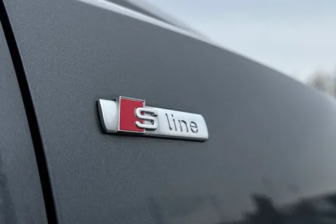 YG23VGE Audi Q3 S line 40 TFSI quattro 190 PS S tronic Thumbnail #27