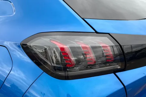 DE73PZZ PEUGEOT 208 1.2 PureTech Allure Premium + Euro 6 (s/s) 5dr Thumbnail #8