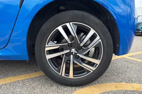 DE73PZZ PEUGEOT 208 1.2 PureTech Allure Premium + Euro 6 (s/s) 5dr Thumbnail #12