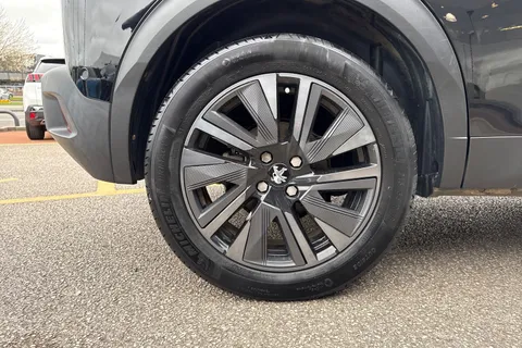 AK71RJX PEUGEOT e-2008 50kWh GT Premium Auto 5dr Thumbnail #12