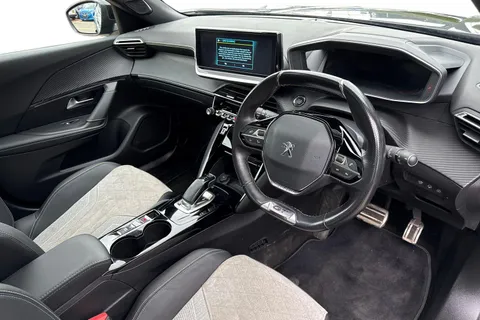 AK71RJX PEUGEOT e-2008 50kWh GT Premium Auto 5dr Thumbnail #15