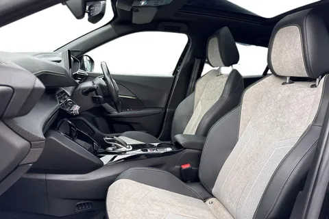 AK71RJX PEUGEOT e-2008 50kWh GT Premium Auto 5dr Thumbnail #17
