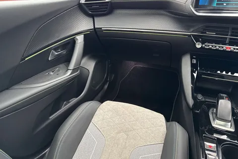AK71RJX PEUGEOT e-2008 50kWh GT Premium Auto 5dr Thumbnail #21