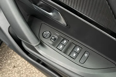 AK71RJX PEUGEOT e-2008 50kWh GT Premium Auto 5dr Thumbnail #22