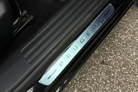 AK71RJX PEUGEOT e-2008 50kWh GT Premium Auto 5dr Thumbnail #29