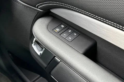 DV75XLG Land Rover Discovery 3.0 D350 Dynamic HSE 5dr Thumbnail #26