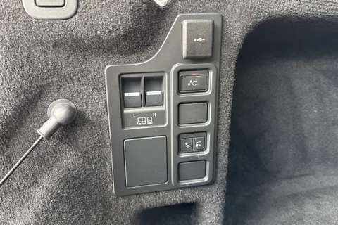 DV75XLG Land Rover Discovery 3.0 D350 Dynamic HSE 5dr Thumbnail #28