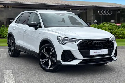 PN75GWV Audi Q3 Black Edition 35 TFSI  150 PS S tronic Thumbnail #2