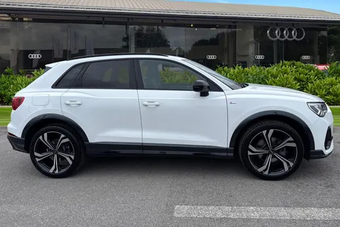 PN75GWV Audi Q3 Black Edition 35 TFSI  150 PS S tronic Thumbnail #4