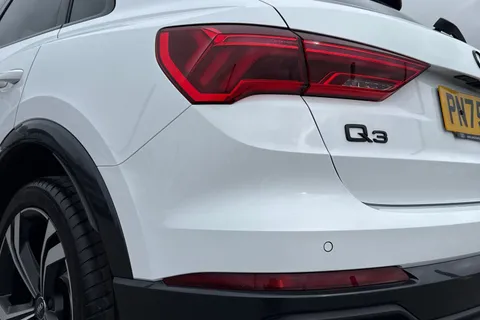 PN75GWV Audi Q3 Black Edition 35 TFSI  150 PS S tronic Thumbnail #9