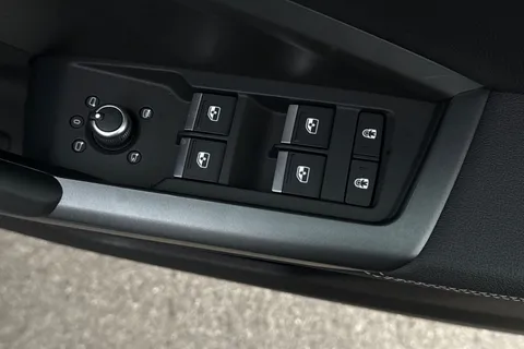 PN75GWV Audi Q3 Black Edition 35 TFSI  150 PS S tronic Thumbnail #22