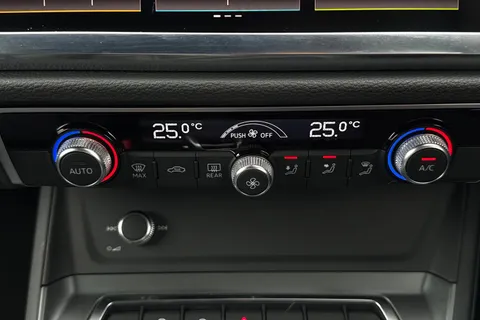 PN75GWV Audi Q3 Black Edition 35 TFSI  150 PS S tronic Thumbnail #23