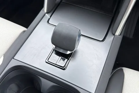 DN75WBG Land Rover Discovery Sport 2.0 D200 Metropolitan 5dr Thumbnail #14