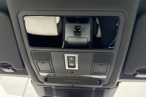 DN75WBG Land Rover Discovery Sport 2.0 D200 Metropolitan 5dr Thumbnail #24