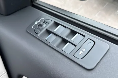 DN75WBG Land Rover Discovery Sport 2.0 D200 Metropolitan 5dr Thumbnail #26