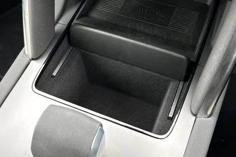 DN75WBG Land Rover Discovery Sport 2.0 D200 Metropolitan 5dr Thumbnail #33