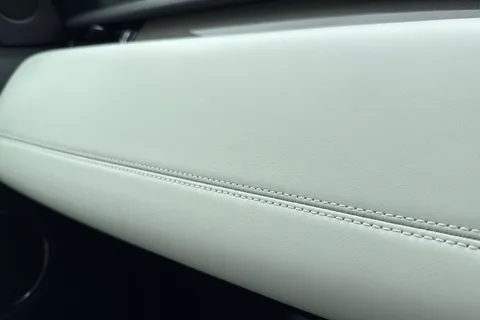 DN75WBG Land Rover Discovery Sport 2.0 D200 Metropolitan 5dr Thumbnail #39