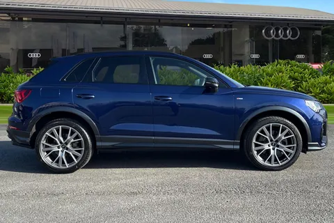 PK24VYA Audi Q3 Black Edition 45 TFSI e  245 PS S tronic Thumbnail #4