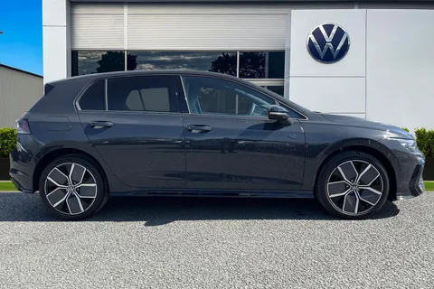 Volkswagen Golf 2.0 TDI Black Edition DSG Euro 6 (s/s) 5dr Thumbnail #4