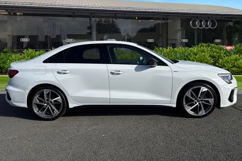 DF73UUP Audi A3 Black Edition 35 TFSI  150 PS S tronic Thumbnail #4