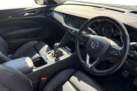 DY68ZRX Vauxhall Insignia 1.6i Turbo Elite Nav Grand Sport Euro 6 (s/s) 5dr Thumbnail #9