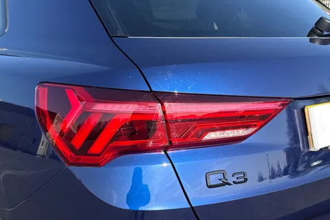 PK24VYA Audi Q3 Black Edition 45 TFSI e  245 PS S tronic Thumbnail #8