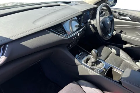 DY68ZRX Vauxhall Insignia 1.6i Turbo Elite Nav Grand Sport Euro 6 (s/s) 5dr Thumbnail #10