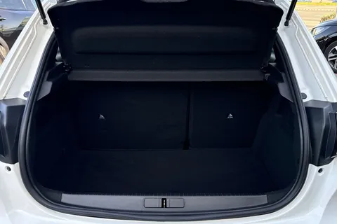 DH23LOF PEUGEOT 208 1.2 PureTech Allure Premium + Euro 6 (s/s) 5dr Thumbnail #7