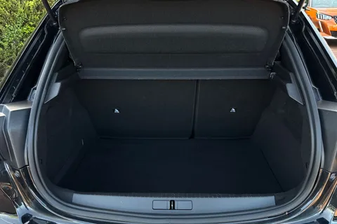 MT73FFA PEUGEOT 208 1.2 PureTech Allure Premium + Euro 6 (s/s) 5dr Thumbnail #7