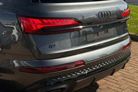 Audi Q7 3.0 TDI V6 Black Edition Tiptronic quattro Euro 6 (s/s) 5dr Thumbnail #8