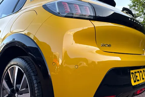 DE72OYF PEUGEOT 208 1.2 PureTech GT Euro 6 (s/s) 5dr Thumbnail #8