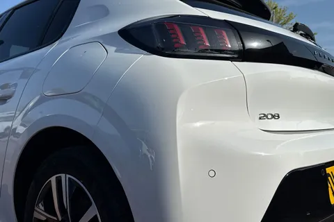 DH23LOF PEUGEOT 208 1.2 PureTech Allure Premium + Euro 6 (s/s) 5dr Thumbnail #8