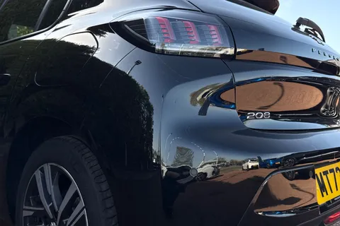 MT73FFA PEUGEOT 208 1.2 PureTech Allure Premium + Euro 6 (s/s) 5dr Thumbnail #8