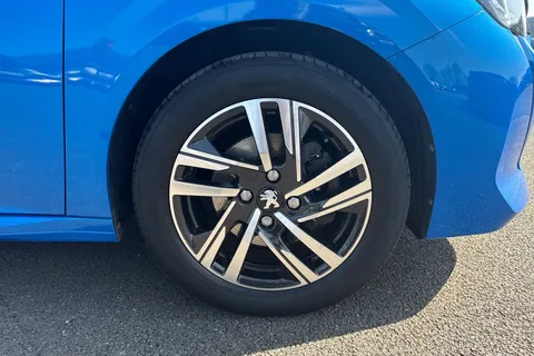 10 of 65 for PEUGEOT 208 1.2 PureTech Allure Euro 6 (s/s) 5dr