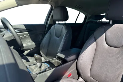 DY68ZRX Vauxhall Insignia 1.6i Turbo Elite Nav Grand Sport Euro 6 (s/s) 5dr Thumbnail #12