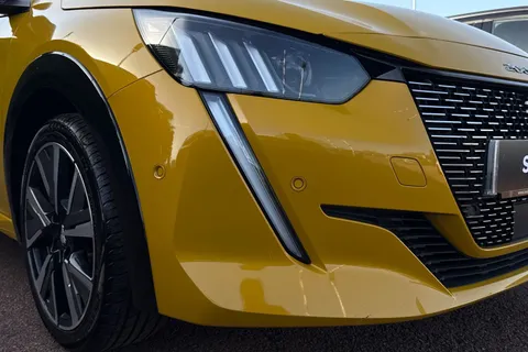 DE72OYF PEUGEOT 208 1.2 PureTech GT Euro 6 (s/s) 5dr Thumbnail #9