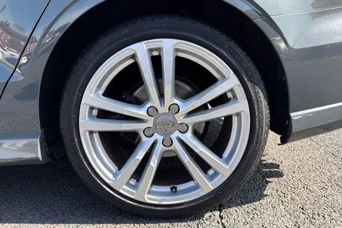 10 of 58 for Audi A3 1.5 TFSI CoD S line S Tronic Euro 6 (s/s) 4dr