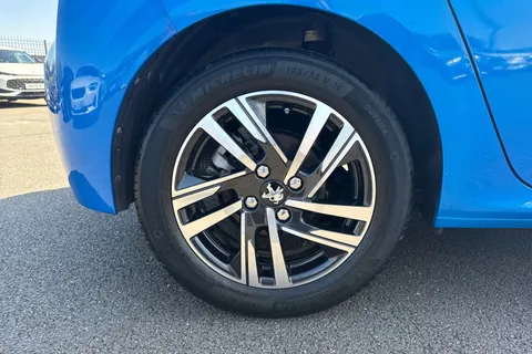 11 of 65 for PEUGEOT 208 1.2 PureTech Allure Euro 6 (s/s) 5dr