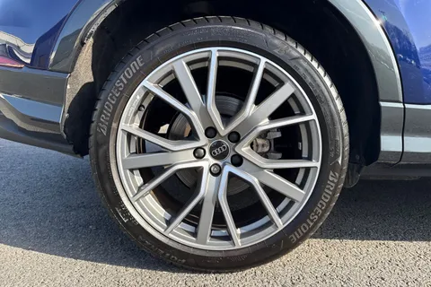 PK24VYA Audi Q3 Black Edition 45 TFSI e  245 PS S tronic Thumbnail #11