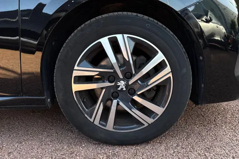 MT73FFA PEUGEOT 208 1.2 PureTech Allure Premium + Euro 6 (s/s) 5dr Thumbnail #10