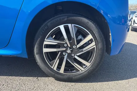 12 of 65 for PEUGEOT 208 1.2 PureTech Allure Euro 6 (s/s) 5dr