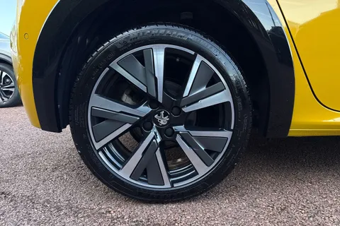 DE72OYF PEUGEOT 208 1.2 PureTech GT Euro 6 (s/s) 5dr Thumbnail #11