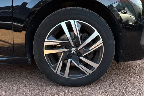 MT73FFA PEUGEOT 208 1.2 PureTech Allure Premium + Euro 6 (s/s) 5dr Thumbnail #11