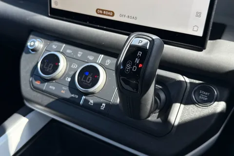 14 of 51 for Land Rover Defender 90 3.0 D250 MHEV X-Dynamic SE SUV 3dr Diesel Auto 4WD Euro 6 (s/s) (250 ps)