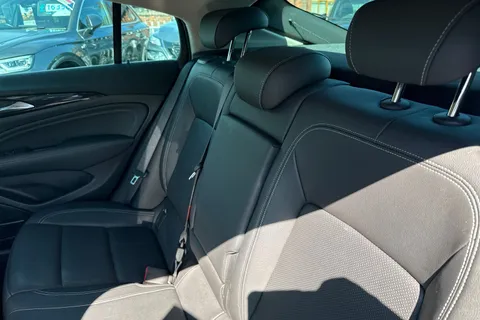 DY68ZRX Vauxhall Insignia 1.6i Turbo Elite Nav Grand Sport Euro 6 (s/s) 5dr Thumbnail #15